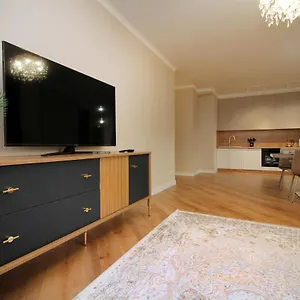 Modern, Spacious And Elegant 79 Алматы